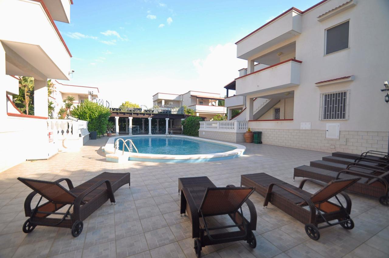 Residence Mezzaluna Carovigno Esterno foto