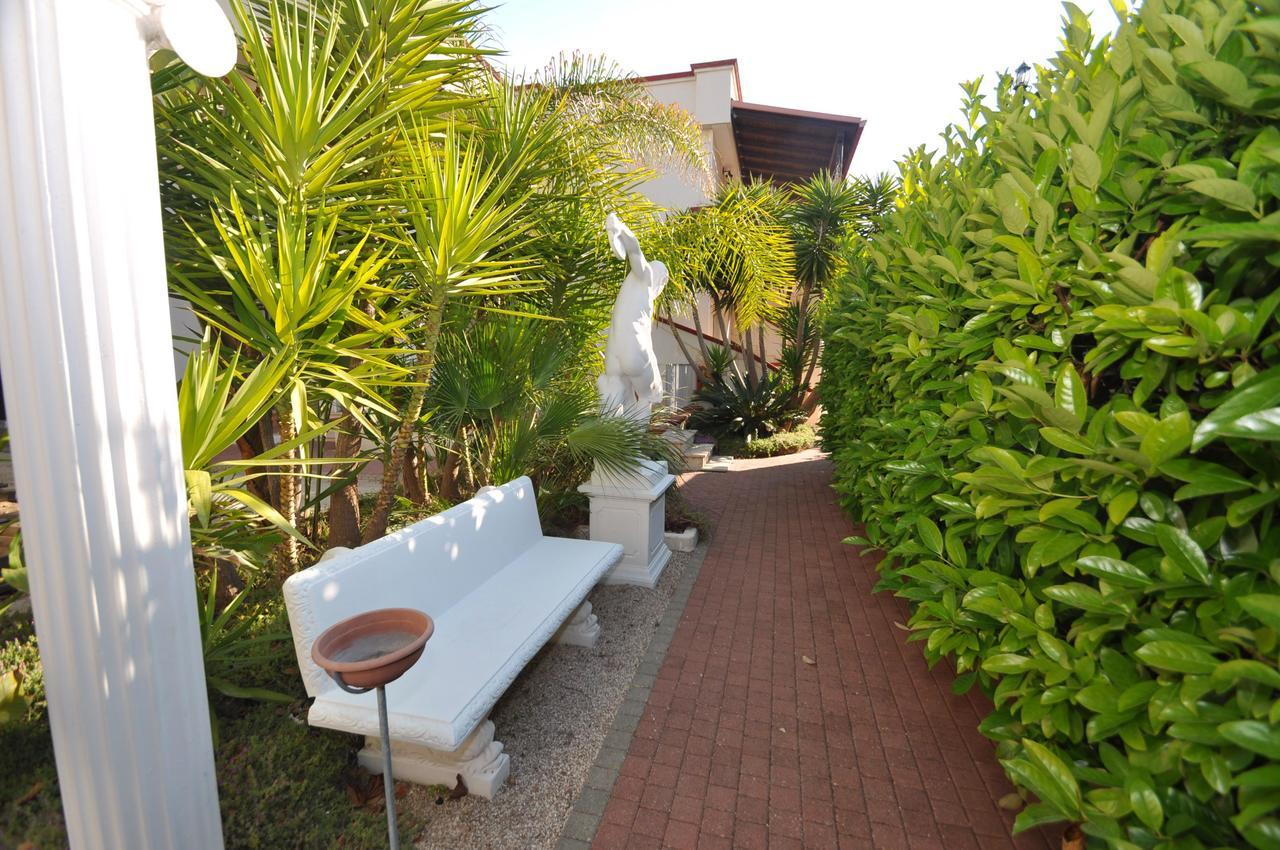 Residence Mezzaluna Carovigno Esterno foto